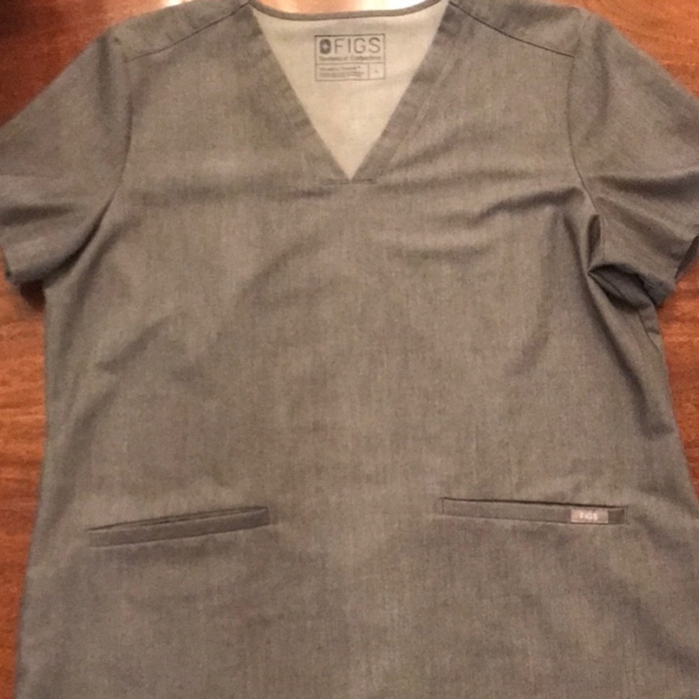 Figs scrub top